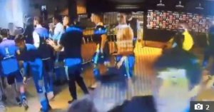 Abakinnyi bose ba Boca Juniors baraye muri kasho kubera gukubita abashinzwe umutekano