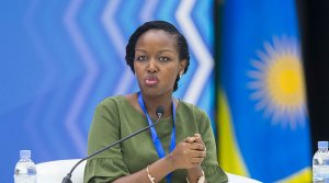 U Rwanda ruravuga ko mu myaka 8 irimbere imiryango itishoboye izahabwa terefoni zigezweho