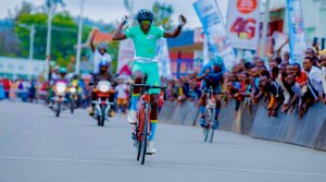 . Niyonkuru Samuel yegukanye isiganwa ry'amagare ryabereye ku mucanga 
