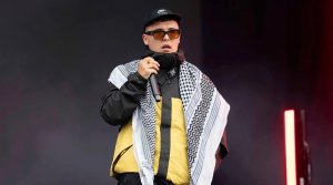 Umuraperi wo muri Irelande wazungurije ibendera rya Hezibollah ku rubyiniro yitabye urukiko !