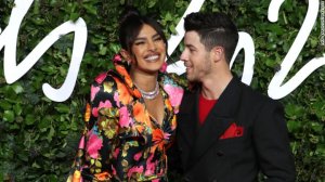 Priyanka Chopra wamenyekanye mu gukina ibihinde yibarutse umwana we wa mbere
