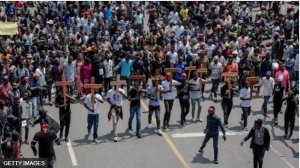Imbaga y'abanye Goma yitabiriye gushyingura abaguye mu myigaragambyo 