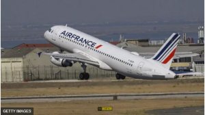Abapilote babiri ba Air France barwaniye mu ndege bibaviramo guhagarikwa