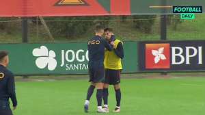 Cristiano Ronaldo yagaragaye asa n'ushwana na mugenzi we bakinana muri Portugal