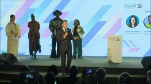 Kwihanganira urusaku rw'abari muri Kaminuza ya Nairobi byanze, Macron arahaguruka arabacecekesha
