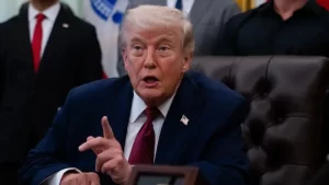 Trump yahigiye kwivuna Iran nitemera ibiganiro, imusubiza ko idashobora kwemera igitutu