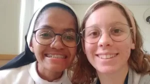 Bahuriye mu kigo cy'abihaye Imana ari ababikira, nyuma baza gushyingiranwa: Inkuru itangaje ya Francília na Luiza