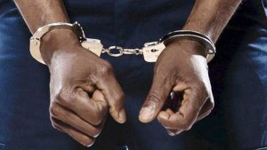 Rusizi:Polisi yataye muri yombi umugabo wibye moto y'abandi akajya kuyihisha mu wundi murenge