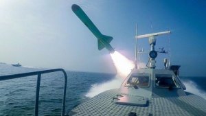 Iran yarashe za misiles ku cyiganano cy'ubwato bw'intambara bw'Amerika
