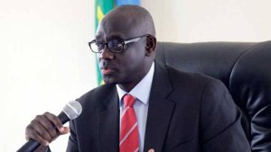 Guma mu rugo yuzuye turayikozaho imitwe y'intoki-Minisitiri Busingye