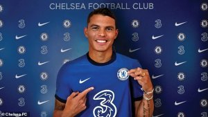 Chelsea yongereye imbaraga mu bwugarizi isinyisha Thiago Silva wakinaga muri PSG