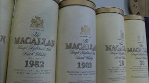 Aragurisha za whisky yahawe kuri buri sabukuru ye mu myaka 28 kugira ngo agure inzu
