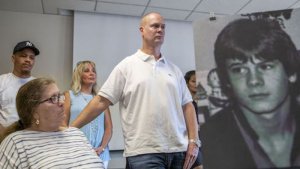 Uwabaye maneko wa FBI ari umwana yayireze ayisaba miliyoni $100