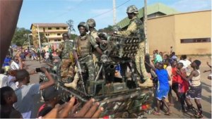 Guinea: Amahanga yamaganye ihirikwa ku butegetsi rya Perezida Alpha Condé 