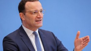 Ubudage: Minisitiri w'ubuzima yavuze amagambo akarishye atera ubwoba abaturage banze kwikingiza Covid-19