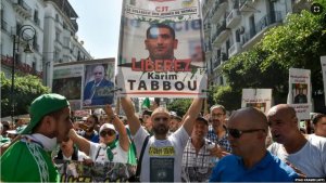 Karim Tabbou urwanya Leta ya Alijeriya yongeye gutabwa muri yompi