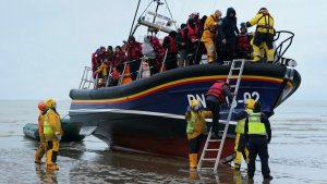 Urukiko rwemeje ko abimukira binjira mu Bwongereza mu buryo butemewe bagomba koherezwa mu Rwanda