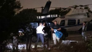 Selfie zizarikora!!!Umwongereza yashatse kwifotorera kuri kajugujugu igiye guhaguruka amababa yayo aramukata arapfa
