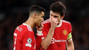 Cristiano Ronaldo na Harry Maguire bayoboye abakinnyi batutswe cyane kuri Twitter mu mwaka w'imikino ushize [URUTONDE]