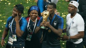 Mukuru wa Paul Pogba yavuze akayabo yishyuye umupfumu