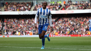 Mwepu wari uhagaze neza muri Brighton yahagaritse umupira ku myaka 24 kubera ikibazo gikomeye