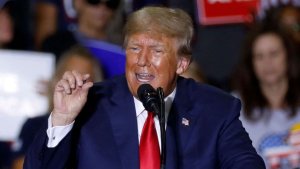 Trump yaciye amarenga akomeye ko aziyamamaza mu 2024
