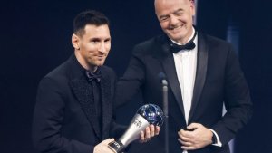 Messi yatowe nk'umukinnyi mwiza ku isi wa FIFA ku nshuro ye ya karindwi