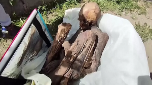 Umugabo yafatanwe ibisigazwa by'umuntu bimaze imyaka 800 abyita umukunzi we