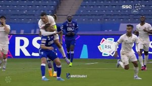 Cristiano Ronaldo yanize umuntu mu kibuga bitangaza benshi