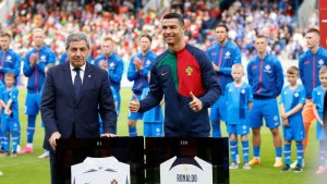 Umunyabigwi muri ruhago Cristiano yegukanye igihembo gikomeye muri Portugal 