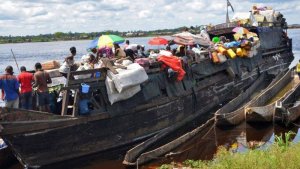 RDC:Ubwato bwari butwaye abagera kuri 300 bwarohamye mu mugezi benshi barapfa