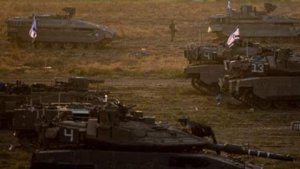 Muri Israel-Gaza bikomeje gufata intera: Abantu 300 bishwe mu munsi umwe