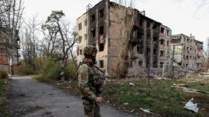 Abasirikare ba Ukraine bavuye mu mujyi w'ingenzi wari ugoswe n'Uburusiya