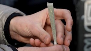 Ubudage bwemereye abaturage kunywa urumogi no kuruhinga 