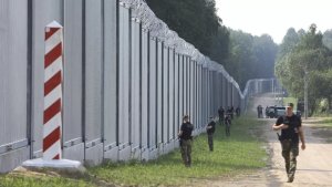 Pologne: Leta yahize kuzuza urukuta ruyitandukanya na Belarus