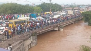 Kinshasa: Abantu ibihumbi n'imodoka baheze ku kiraro cya N'djili kuva kuwa Gatandatu