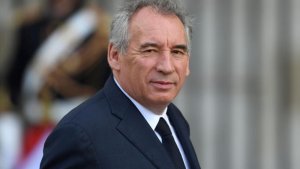 Minisitiri w'Intebe w'u Bufaransa agiye guhatwa ibibazo ku ihohoterwa ryakorewe abanyeshuri