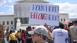 Itegeko rya Trump ryo kwima ubwenegihugu abana b'abimukira bavukira muri Amerika ryakumiriwe