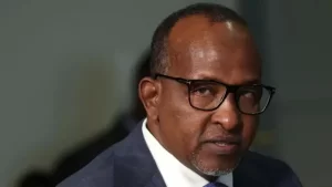 Minisitiri w'Ubuzima wa Kenya Aden Duale arasaba imbabazi urukiko ku gusuzugura icyemezo cyo guhagarika umushinga w'ikigo cya Ebola