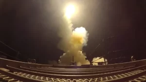 Iran yarashe mu bihugu bitandatu, itangaza ko yafunze umuhora wa Hormuz