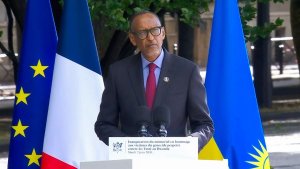 Perezida kagame yagaragaje agaciro k'urwibutso ubwo i Paris hafungurwaga urwibutso