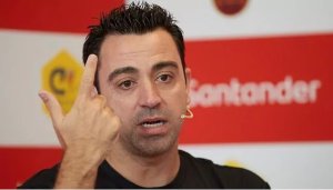 Xavi yanenze umutoza Luis Enrique anavuga kuri Lionel Messi