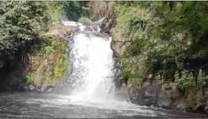 Umugabo yarohamye mu mugezi aburirwa irengero ubwo yifataga ifoto akanyerera