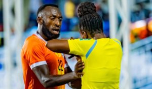FERWAFA yasubije abasabiraga ibihano bikarishye Myugariro Akayezu wakoze ku musifuzi
