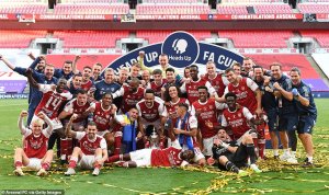 Perezida Kagame yashimiye Arsenal yegukanye FA Cup ayisaba kwiha intego zisumbuyeho