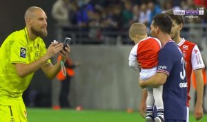 Lionel Messi yakoze benshi ku mutima kubera ibyo yakoreye umunyezamu wa Reims [AMAFOTO]