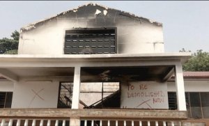 Yahatirijwe kujya ku ishuri n'ababyeyi be bituma atwiika aho we na bagenzi be barara