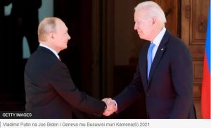 Biden yaburiye Putin kudakoresha intwaro kirimbuzi muri Ukraine