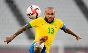 Dani Alves ushinjwa gufata ku ngufu yandikiye ibaruwa ikomeye umugore we ushaka kumusiga