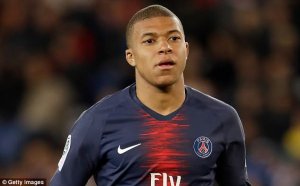 Nyina wa Kylian Mbappe yateje urujijo ku hazaza h'umuhungu we